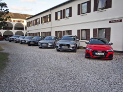 U Audi mají letos novinek skutečnou hojnost. Do Dánska nám dodali hned devět vozů nových řad A1, A6, A7, Q3 i Q8 v různých specifikacích