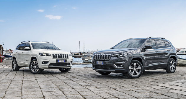 Modernizovaný Jeep Cherokee jsme na Sicílii zkoušeli ve verzích Overland (vlevo) a Limited