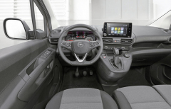 Pracoviště řidiče LUV Opel Combo je na úrovni osobního vozu