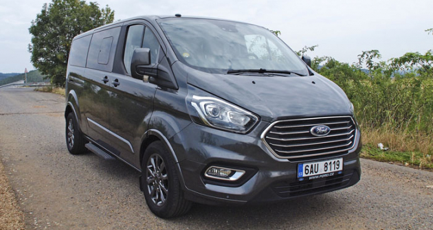 Ford Tourneo Custom 310 L2 má přepracovanou celou přední partii