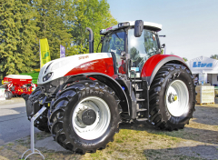 Mohutný Steyr 6270 Terrus CVT