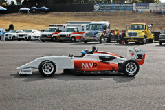 Základem Road to Indy je formule US F2000; za volantem britský závodník Oscar De Luzuriaga z týmu Newman Wachs Racing (další tým založený Paulem Newmanem)