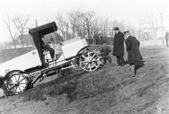 V nabídce firmy Lohner se postupně objevily též autobusy a nákladní vozidla s pohonem elektromotory v nábojích kol.