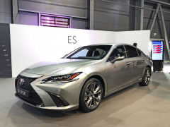 Lexus ES se bude prodávat pouze s hybridním pohonem ve verzi ES 300h