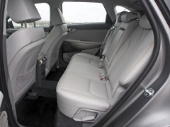 Měkčené materiály, vzdušné prostředí i pohodlná sedadla, to je Hyundai Nexo. Na všech místech je dostatek prostoru, asymetricky dělená zadní opěradla lze upravovat v jejich sklonu