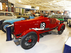 Závodní Red Flash Special, upravený Oxford, který postavil H. R. Wellstead (dealer z Walesu) v roce 1925 pro závody na autodromu Brooklands