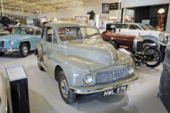 Morris Minor MM, první sériový exemplář nového typu, jenž byl hvězdou autosalonu v Londýně 1948 (čtyřválec SV 918 cm3)