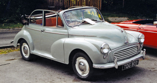 Morris Minor 1000 model 1957 nabízený k prodeji na prahu nového tisíciletí (snímek z Beaulieu 2000)