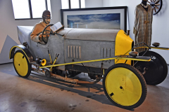 Technik a pilot Royal Air Force s modrou krví zkonstruoval prototyp Baron Ackroyd (1914), který pak dostal jeho jméno. Letce bohužel počátkem války sestřelil a zabil legendární německý stíhač „Rudý Baron“, Manfred von Richthofen