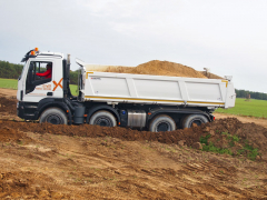 Vozidla Iveco musela překonávat těžký terén