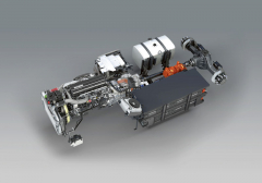 Elektromotor je napájen akumulátory o celkové kapacitě 85 kWh, což zajišťuje dojezd na plně elektrický pohon s nulovými emisemi do vzdálenosti 30 až 50 km.
