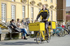 Okrem elektrododávok si Deutsche Post DHL Group vyrába sama elektrobicykle prispôsobené na svoju prevádzku. Spoločne s ďalším typom elektrotrojkoliek ich má na cestách už 10 500!