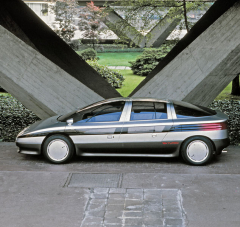 Aerodynamický sedan Incas (1986) se čtyřválcem Oldsmobile Quad 2.3 Turbo o výkonu 169 kW (230 k)