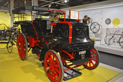 Daimler Wagonette (1897) je jedním z nejstarších automobilů vyrobených na ostrovech. Má žárové zapalování trubičkou, řízení volantem či brzdy působící na pryžové obložení zadních kol