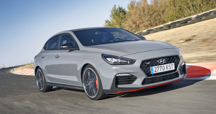 Hyundai i30 Fastback N dobře poslouží jak na závodní trati, tak v každodenním provozu