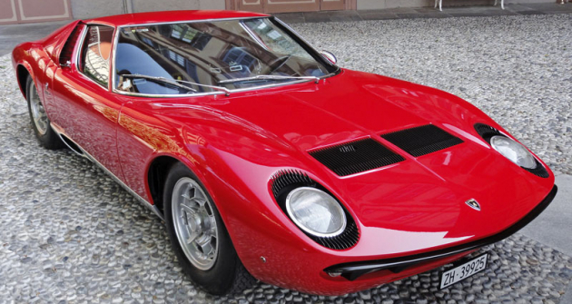 Legendární dvanáctiválec Lamborghini Miura (design Bertone/Marcello Gandini)