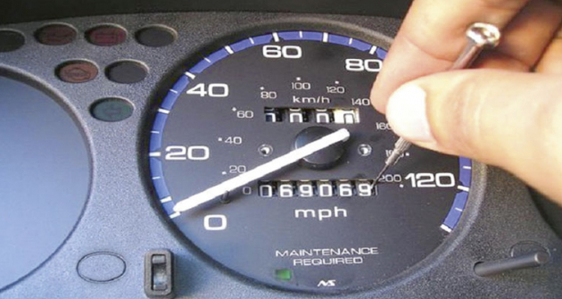 Švindlování, podvádění, to vše je lidem vlastní, ne tak kšeftařům s automobily. Švindlování, podvádění, to vše je lidem vlastní, ne tak kšeftařům s automobily.