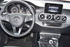 Mercedes Benz – Pokud jde i design, pak palubní deska je dílem stylistů Mercedesu