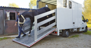 Mechanická hliníková rampa DH-AM s úpravou pro přepravu koní