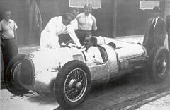 Závodní vůz Typ-22 neboli P-wagen vyprojektoval Ferdinand Porsche a jeho kancelář pro nově vzniklou společnost Auto-Union v letech 1933 a 1934. Porsche za volantem vozu Typ-22.