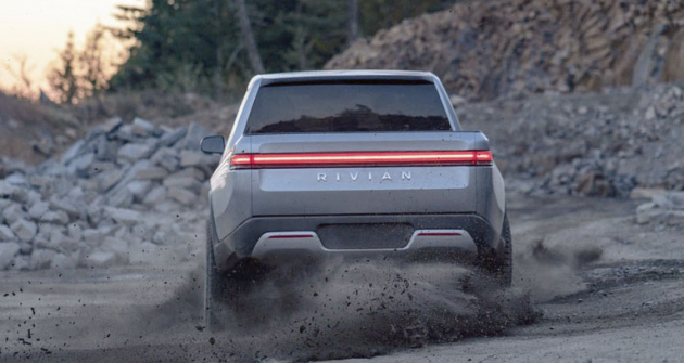 Rivian R1T pohání čtyři elektromotory umístěné v kolech.