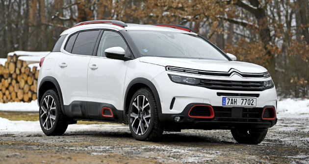 C5 Aircross je největším osobním Citroënem současnosti. Na první pohled zaujme robustními proporcemi