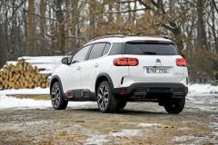 Oproti ostatním současným Citroënům působí C5 Aircross střízlivějším a důstojnějším dojmem. Typické ochranné prvky Airbumps ale nechybějí ani jemu