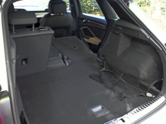 Zadní sedadla lze sklápět do roviny se zavazadlovým prostorem