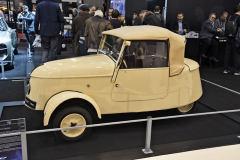 Válečné dítě, elektrický tříkolový dvoumístný Peugeot VLV (1941) měl hmotnost 365 kg. Elektromotor Safi vzadu. Rychlost až 36 km/h, dojezd nanejvýše 80 km