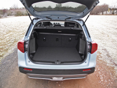 Suzuki – Základní objem zavazadlového prostoru je 0,4 m3, po sklopení druhé řady sedadel získáte objem až 1,1 m3