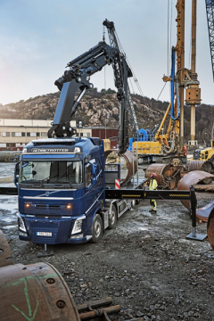 Volvo FH pro odvoz těžkých strojů