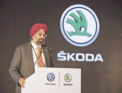 Gurpratap Singh Boparai, Managing Director společnosti Skoda Auto India Private Ltd a také Managing Director společnosti Volkswagen India Private Limited při slavnostním ceremoniálu.