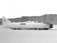George Eyston s třínápravovým (dvě nápravy vpředu, jedna vzadu) speciálem Thunderbolt vybaveným hned dvěma leteckými motory Roll-Royce Typ R V12 uzavřel rok 1938 absolutním světovým rychlostním rekordem pro pozemní vozidla s hodnotou 575,22 km/h na letmý kilometr, což bylo o 25 km/h více než původně projektovaných 550 km/h u speciálu Typ 80.