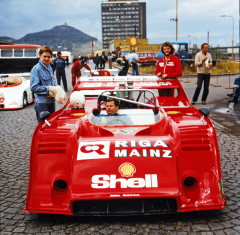 Peter Hoffmann a jeho supersilný McLaren M8F Chevrolet, vítěz druhé jízdy v Mostě 1980