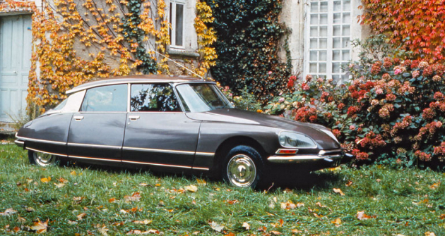 Citroën DS 19/21, nejslavnější typ francouzské značky, na snímku poslední model 1975 se světlomety natáčenými do zatáček