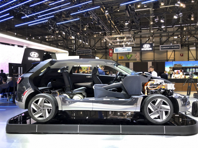 Hyundai NEXO je od počátku navržen jako vůz s vodíkovými palivovými články, v nichž se vyrábí elektřina pro pohon automobilu. Na vysoké úrovni jsou proto i užitné vlastnosti vozu