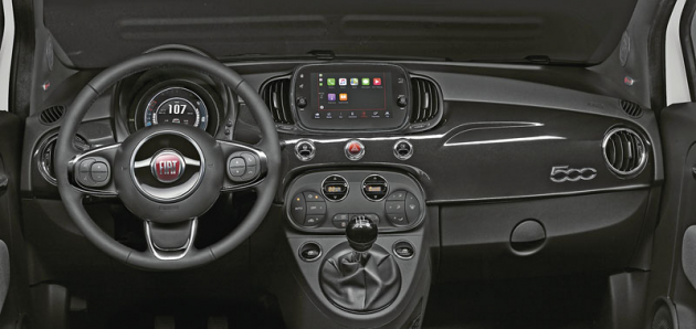 Interiér Fiatu 500 vyniká klasickými tvary, ale zároveň i špičkovou elektronickou výbavou a ergonomií