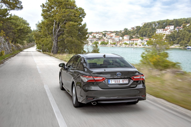 Camry se vyrábí výhradně jako klasický sedan s tříprostorovou karoserií