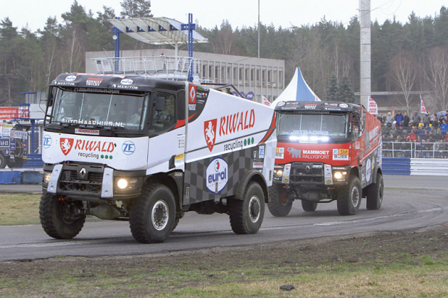 O prvek mezinárodnosti příjemného setkání se postarali holandští jezdci Gert Huzink a Martin van den Brink s vozy Renault K520 4x4 MKR.