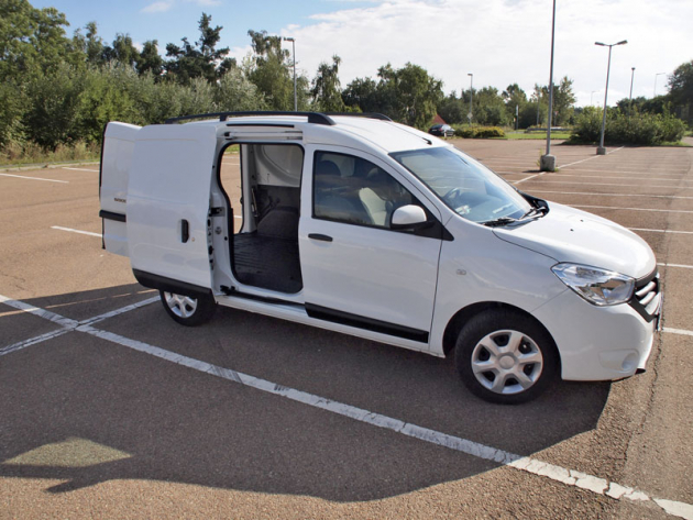 Dacia – Posuvné dveře na pravé straně umožňují dobrý přístup k přepravovanému zboží