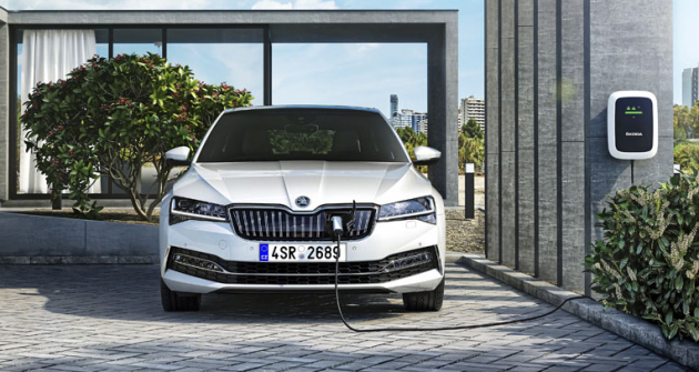 Model Superb iV je osazen plug-in hybridním poháněcím systémem s celkovým výkonem 160 kW