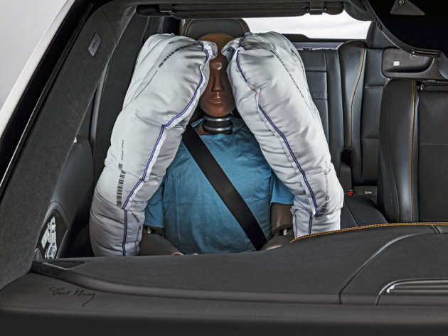 Nová generace bočních airbagů počítá s tím, že posádka nebude u autonomních vozů vždy sedět na jednom místě, jako je tomu dosud