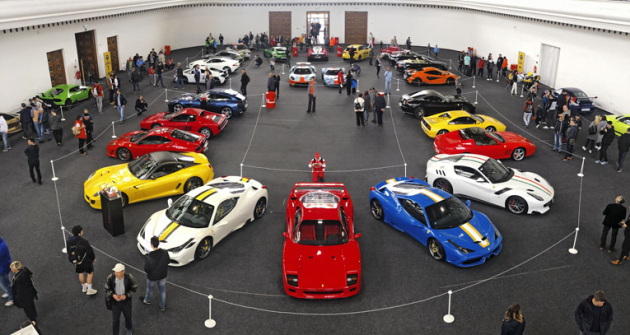 V pavilonu rychlosti bylo připraveno 11 vozů Ferrari, ale také dvojice Fordů GT a dalších sportovních a supersportovních vozů
