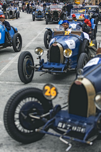 Kde jinde spatřit více než 20 originálních vozů Bugatti při ostrém závodě? Jedině v Itálii v polovině května!