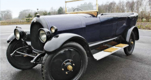 Jeden ze dvou vozů z dílny společnosti Ruston, který byl vyroben v roce 1923,  se díky Materials Solutions opět vrací na silnice