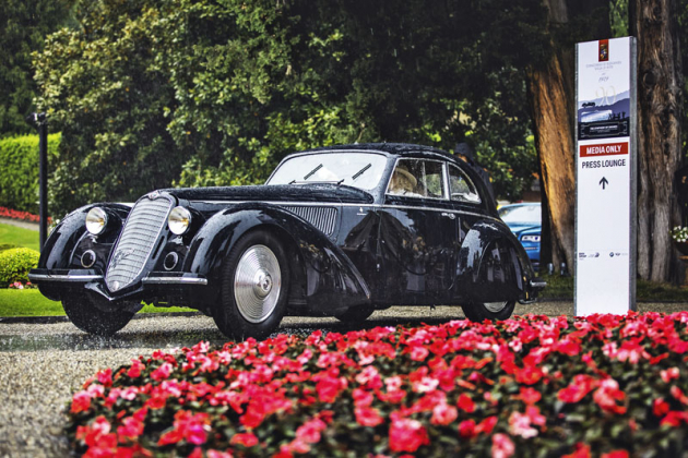 Celkovým vítězem letošní soutěže elegance se stala Alfa Romeo 8C 2900B s karoserií Touring, poháněná řadovým osmiválcem