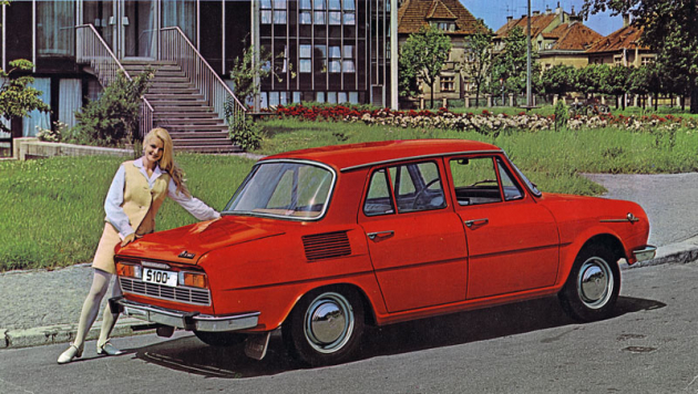 Do léta 1971 měla i ­standardní Škoda 100 na zádi ozdobnou mřížku