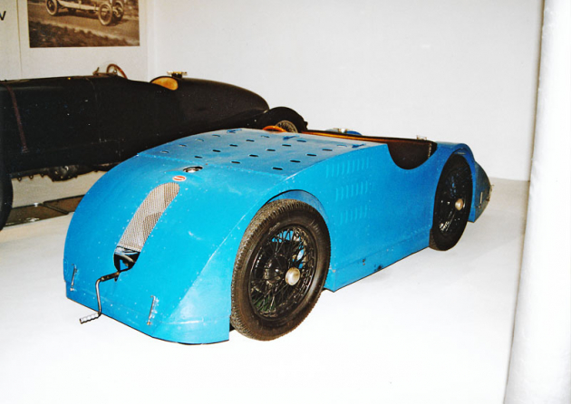Bugatti 32 Grand Prix s aerodynamickou karoserií zvanou tank bylo dodáno také manželům Junkovým do Prahy (1923)