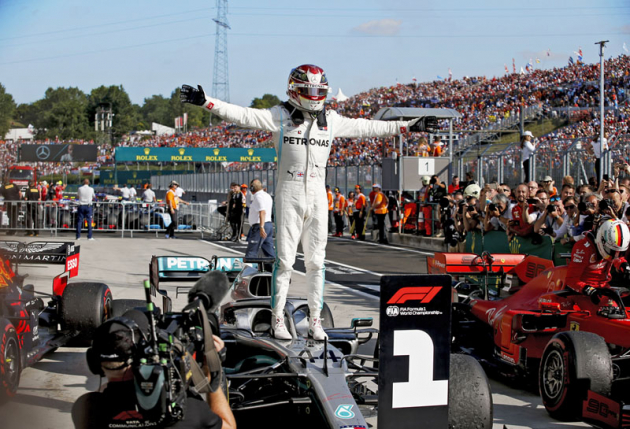 Vítězný Lewis Hamilton potvrdil svou vedoucí úlohu v mistrovství světa