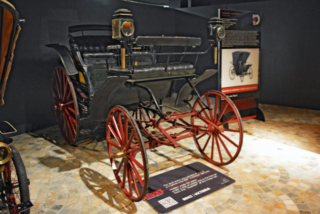 Benz Victoria (1893) s ležatým jednoválcem 2123 cm3 (5 k), dvoustupňová převodovka
